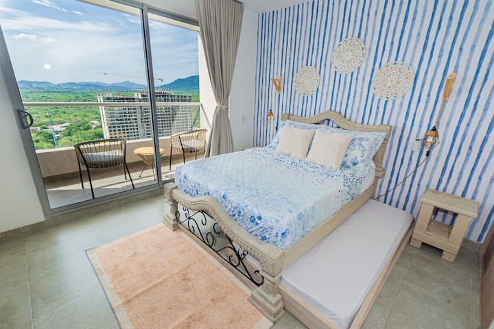 Probudi se uz ovaj pogled pravi je dar koji umiruje dušu. Svaka zraka sunca koja prodre na balkon podsjeća me da su mali trenuci, tišina i povjetarac te mirni izlazak sunca ono što istinski ispunjava srce. 