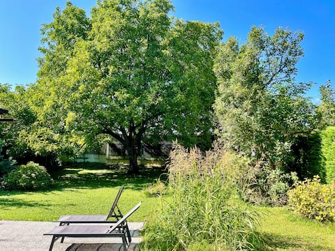 10 Room Garden Villa near Lake
