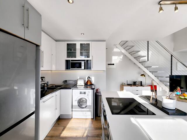 New! Luxury Penthouse Loft with 360 City Views gallery image 5