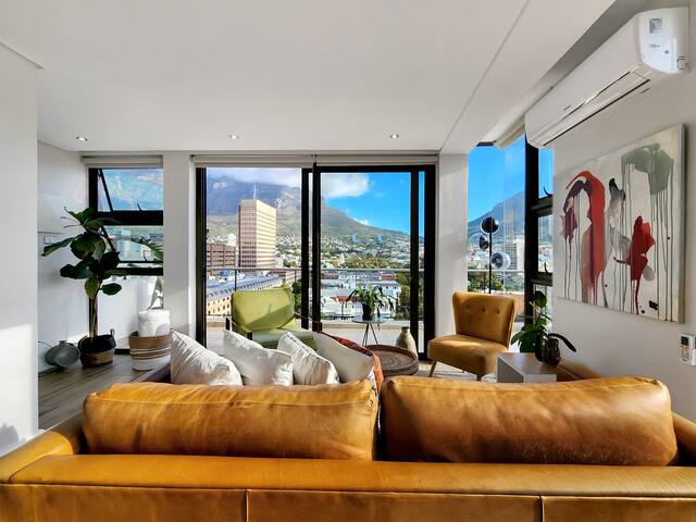 New! Luxury Penthouse Loft with 360 City Views gallery image 3
