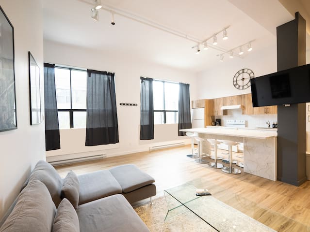 3BR • 2BA • Main St • Parking