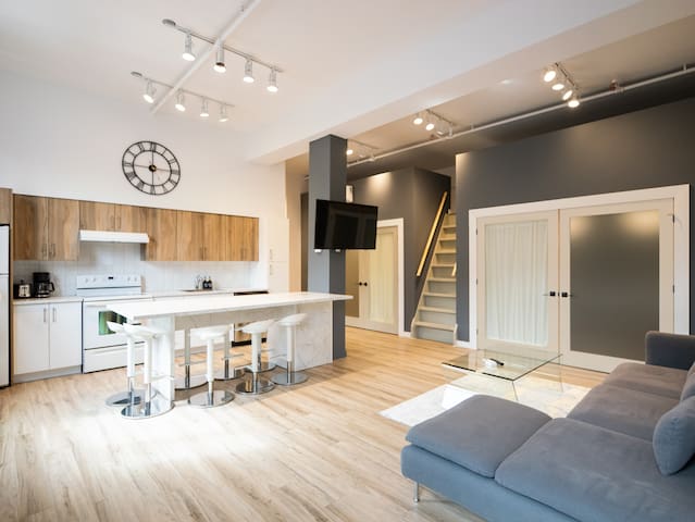 3BR • 2BA • Main St • Parking