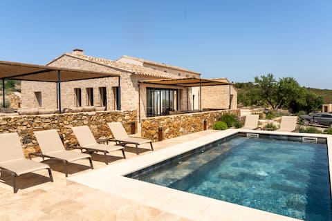 Charming house, Château la Négly