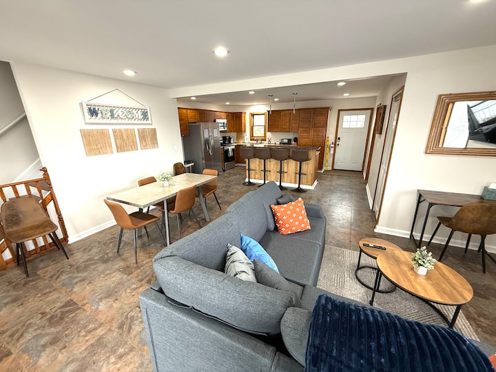 Water Front Home On Lake Hopatcong - Lake Hopatcong, NJ