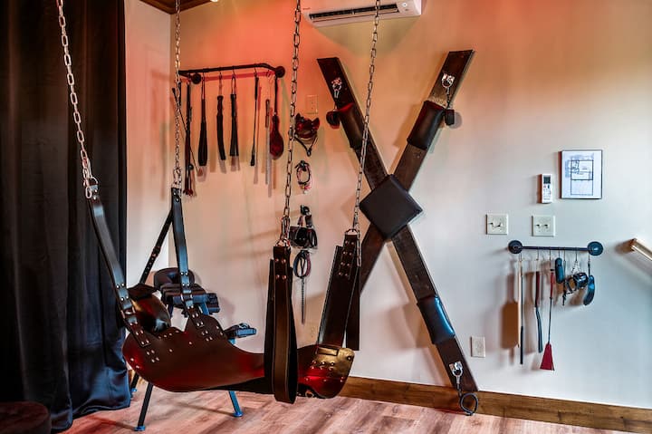 New-Luxury Meets Dark Delight/Adults Only/Red Room