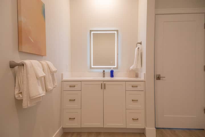 Boardwalk Suites By Kasa | King Guest Room - Traverse City, MI