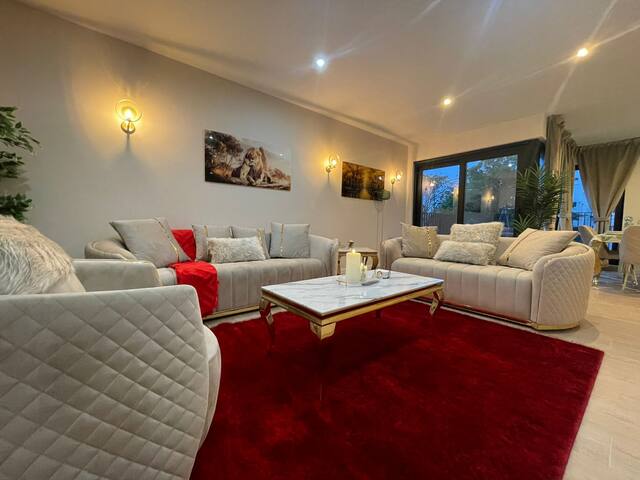 One Lux Stay 3BR 2Bath In Antwerp Central gallery image 3