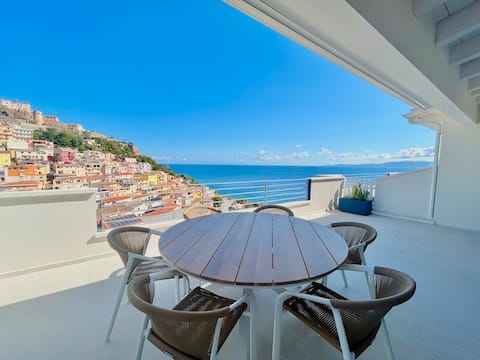 Bella Vista - Acquazzurra Penthouse with Sea View