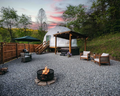 Couples Luxury Dome- Hot Tub-Heated Floors-Swing