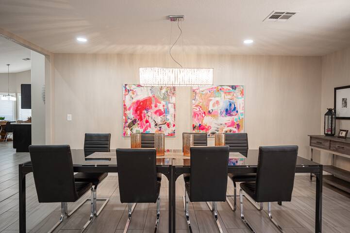 25% Off Special – Luxury Home Near Strip gallery image 4