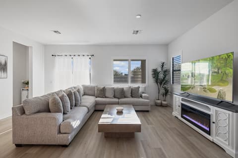 Top Airbnb: Gated 3BR/3BA Gym, Pool, Mountain Views & Office in South Mountain