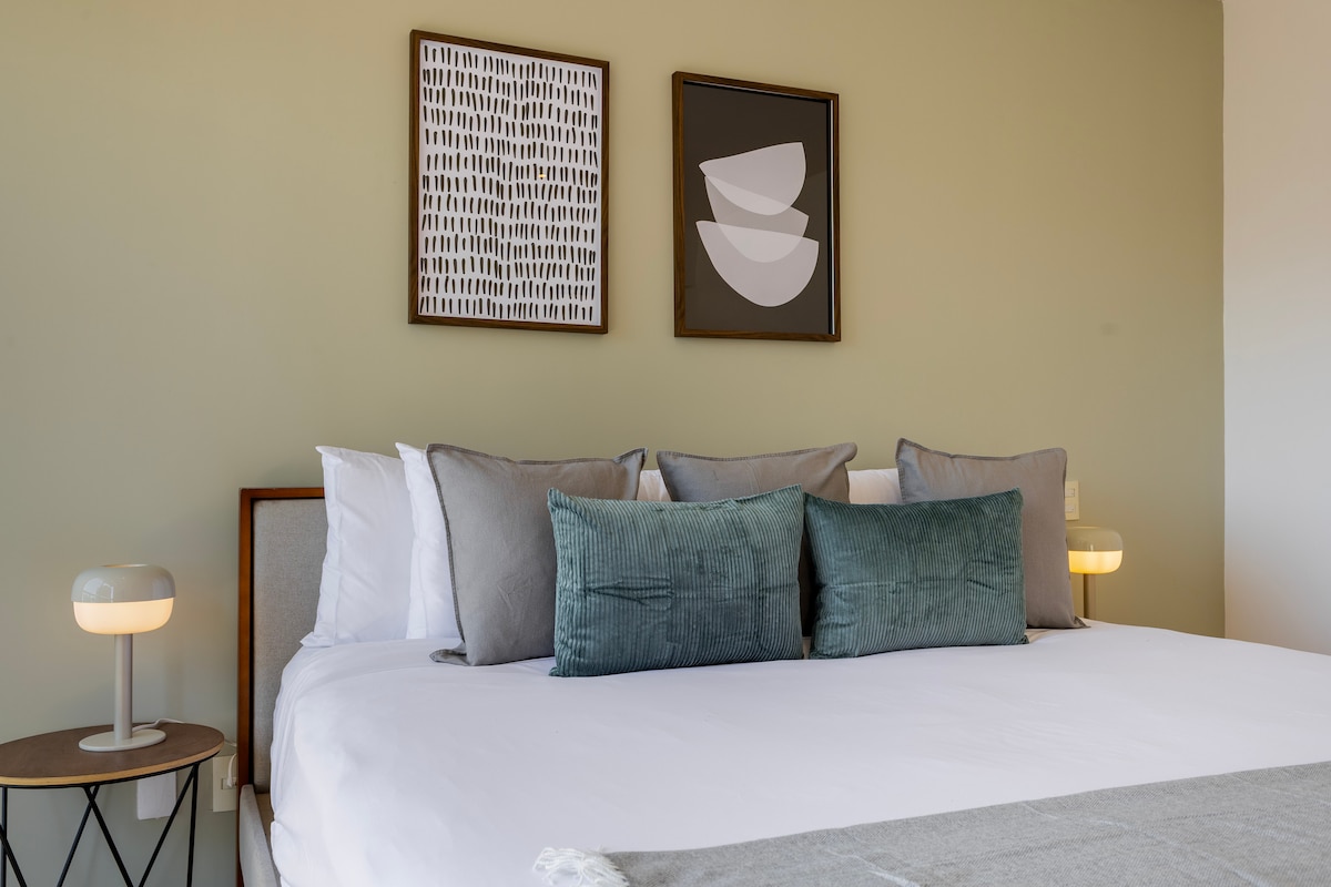 Თქვენი მანათობელი განმარტოება გელით


