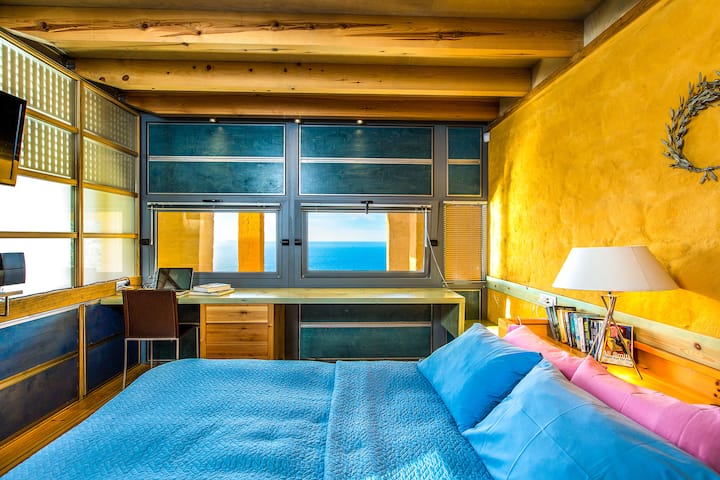 Спалня 1 с двойно легло king size и самостоятелна баня