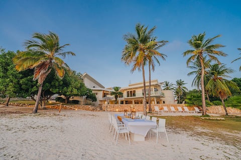 NEW Private Beachfront 8BR Villa w/ Pool, Sleep 16