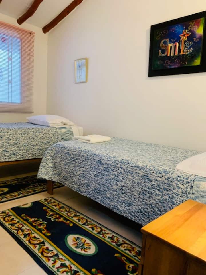 Dhomë e bollshme me krevate dopio