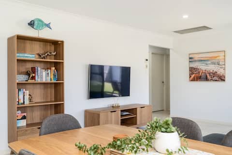 Marine Bliss/ Beach Access/ Pet friendly