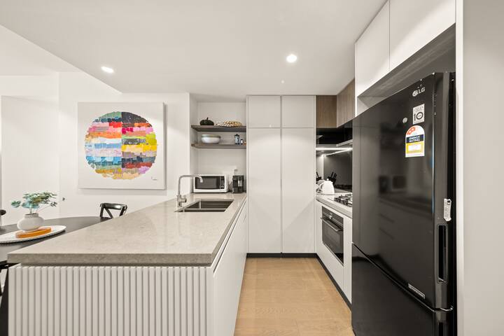 Luxury in Queens Wharf with car park gallery image 3