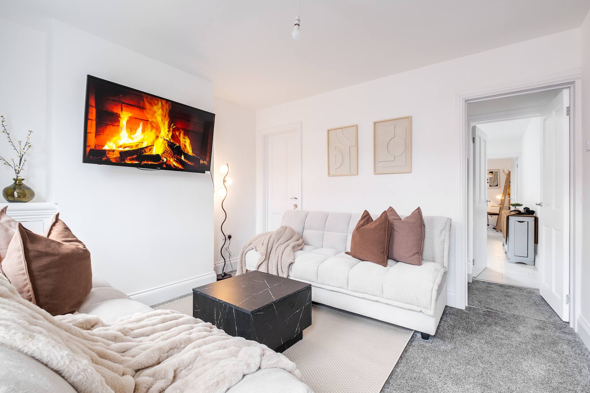 The Cedar - Free Parking, Netflix, Near M1, M69