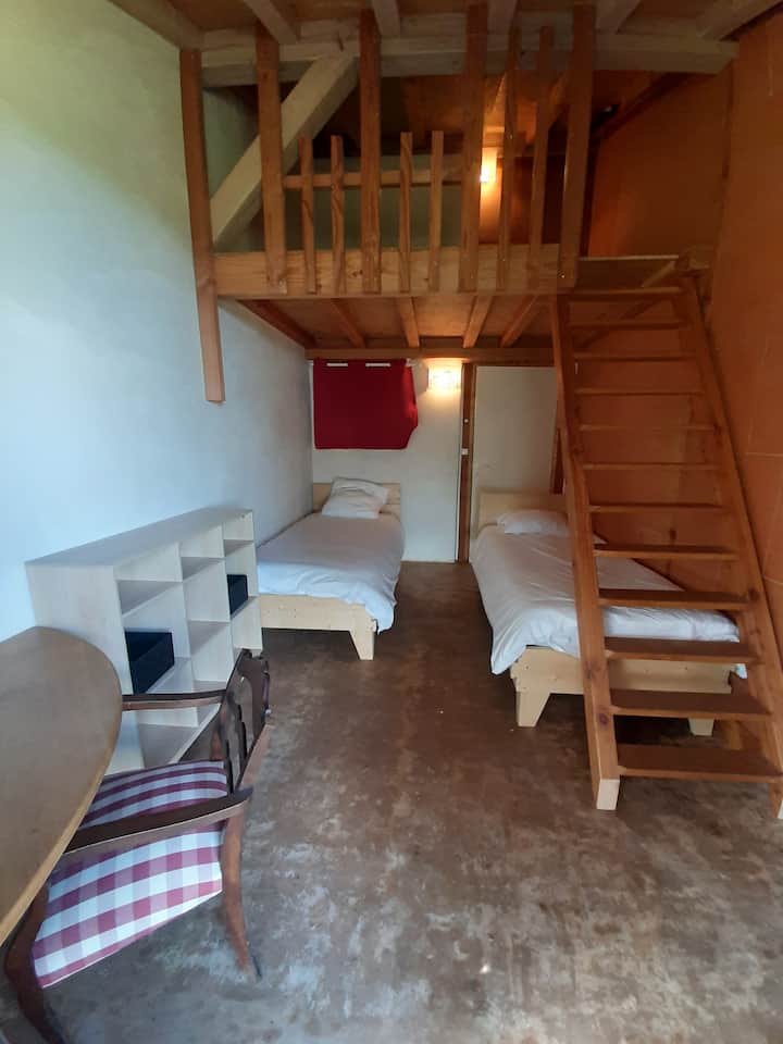 两张单人床，带夹层 