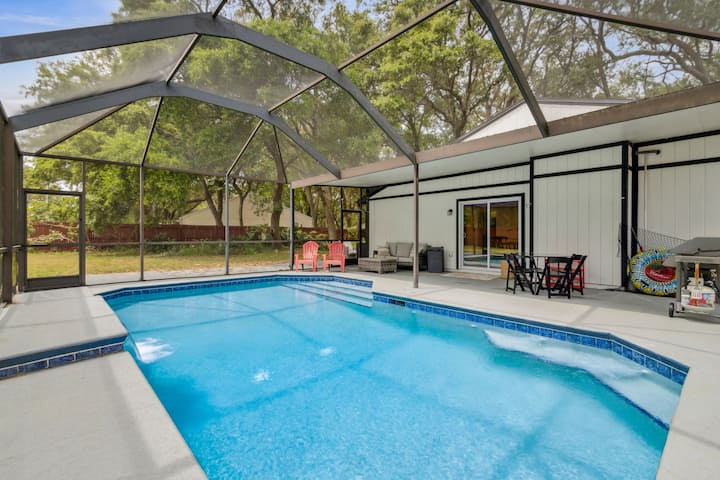 Lanai Pool Home 1 Mile To The Beach. Fire Pit! - Fernandina Beach, FL
