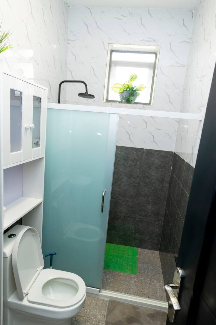 BBB NATION OASIS · 4BR Penthouse & Rooftop · Full bathroom 3