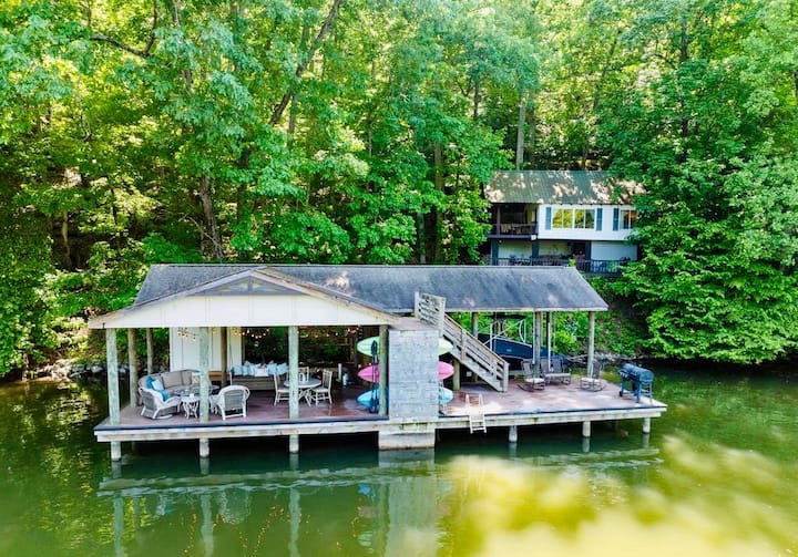Fall DEALS! Lakefront Cottage Great Dock & Privacy