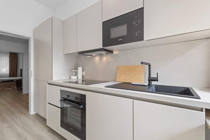 Deluxe 3-bedroom Apartment With Balcony - Cologne