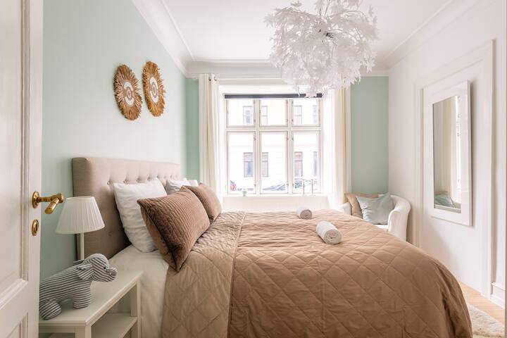 Family 2BR Flat By The Lakes gallery image 3