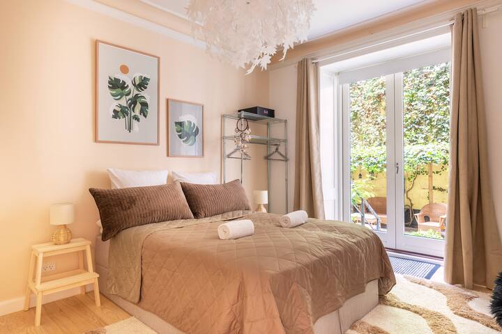 Family 2BR Flat By The Lakes gallery image 4