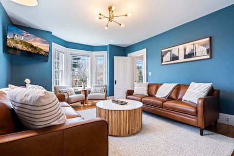 20 Min 2 Portland | Deck, Grill & Firepit | Dogs OK