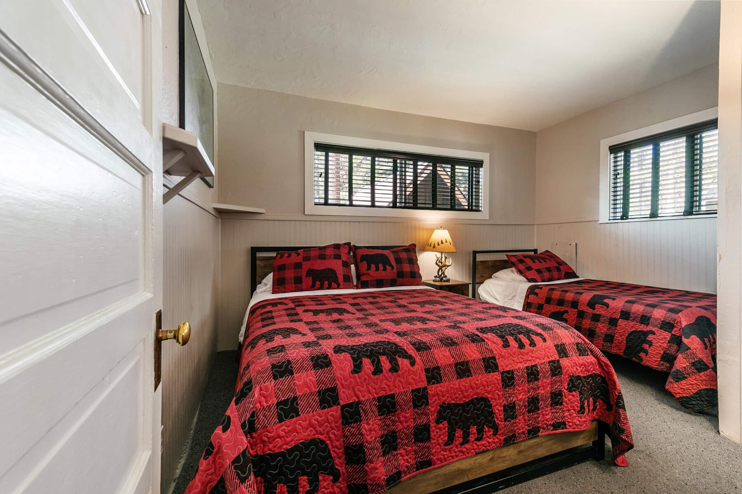 Cozy 5BR Cabin Steps from Donner Lake Beach - Photo 2