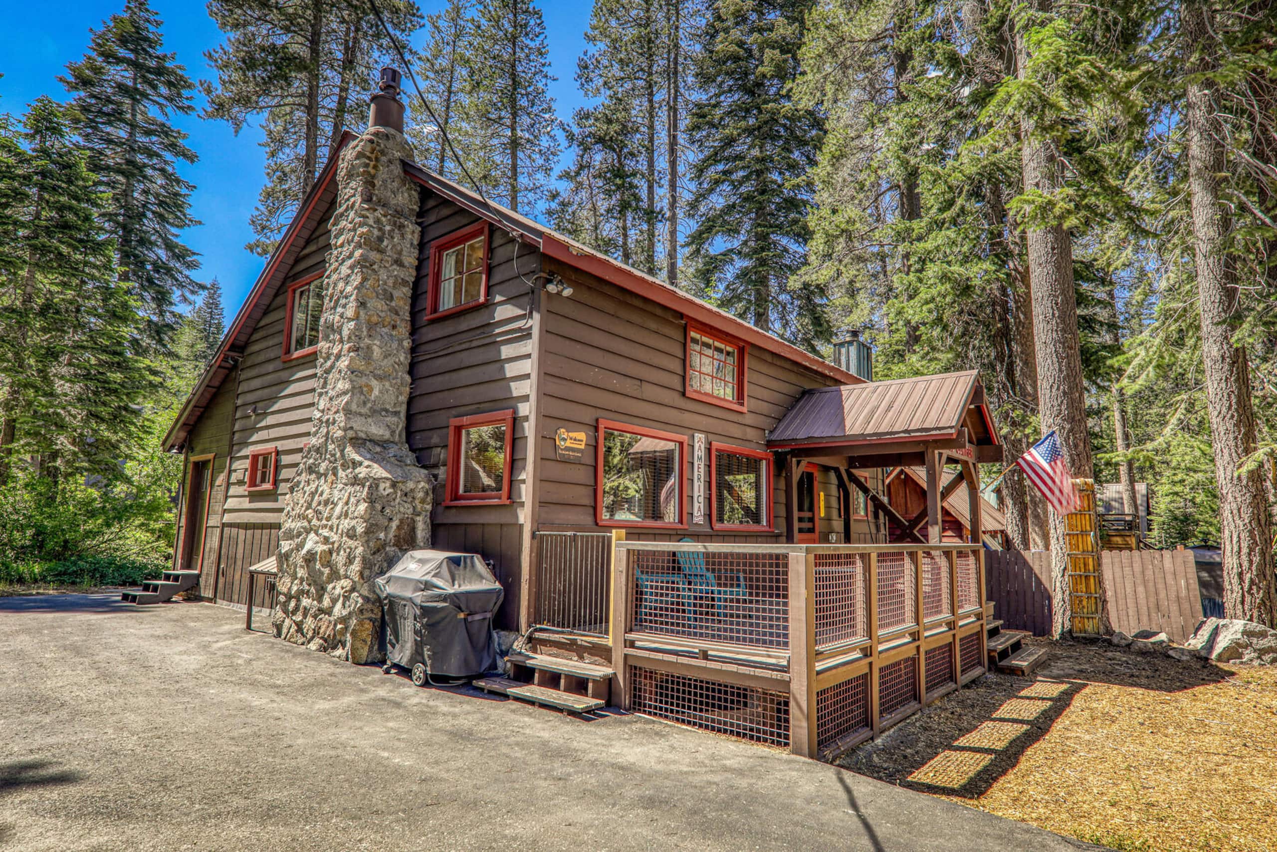 Cozy 5BR Cabin Steps from Donner Lake Beach - Photo 10