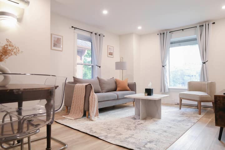 The Willow Suite | Near Dt & Hospital - Peterborough, Canadá