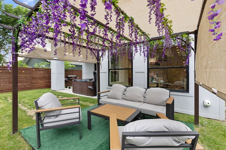 The Floral Home | 4BR Downtown Dallas w/ Hot Tub