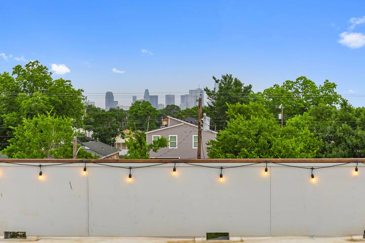 The Floral Home | 4BR Downtown Dallas w/ Hot Tub gallery image 5