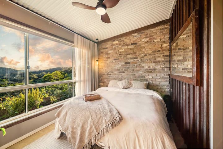 Linden Rose Barn | Short Walk to Waterfall + Views gallery image 2