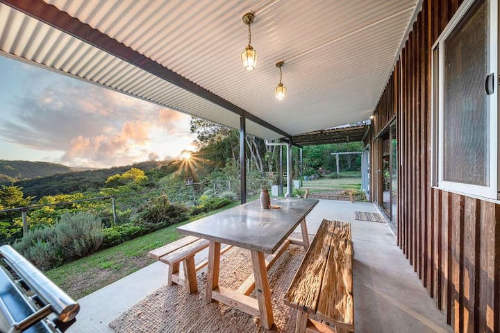 Linden Rose Barn | Short Walk to Waterfall + Views gallery image 4