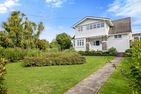 Fox Grand —Elegant & Spacious | AC | Walk to Coast