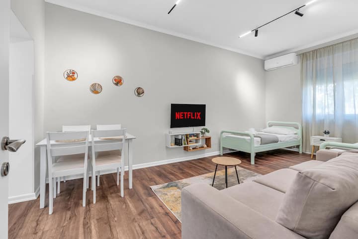 Olive&bloom-entire Vila,private Parking & Pool - Berat