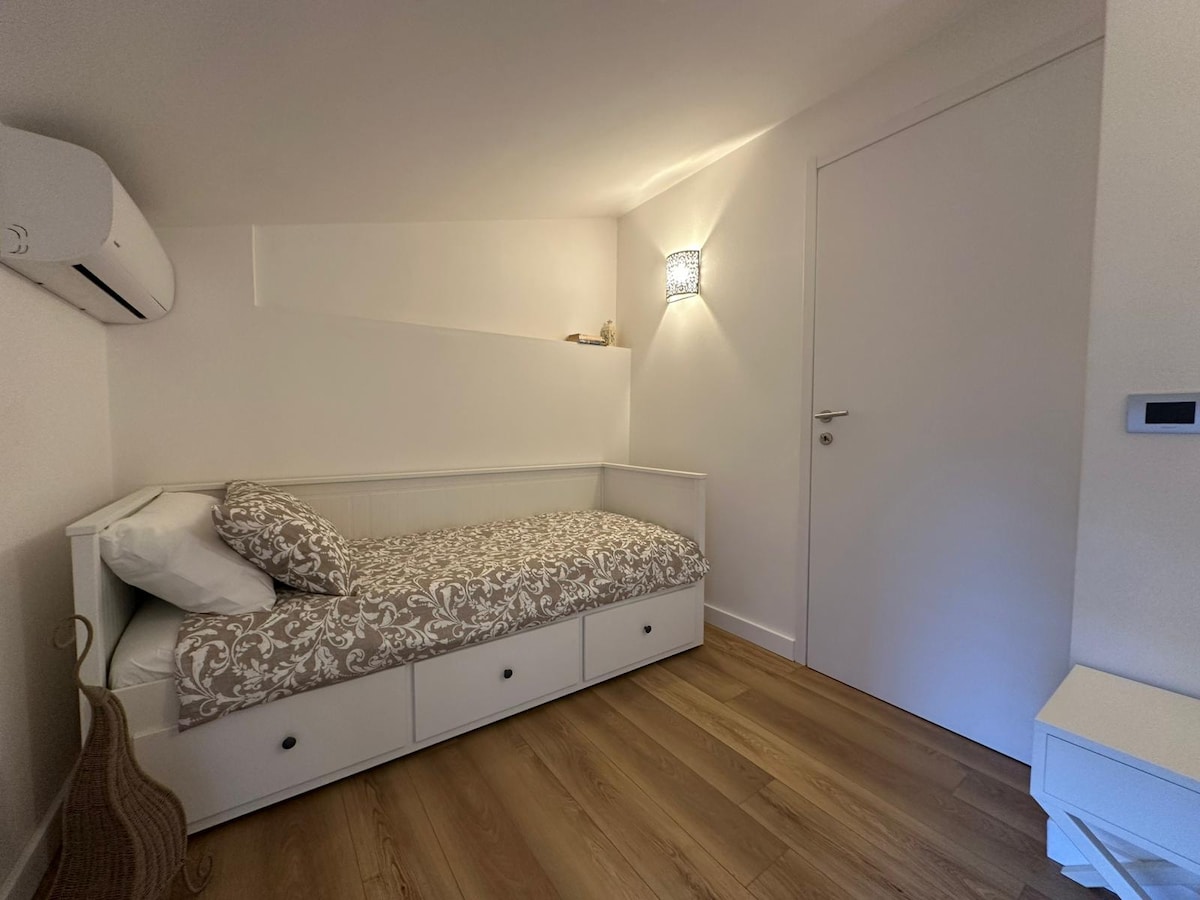 Rozkladacia posteľ, 1 až 2 dvojlôžka.