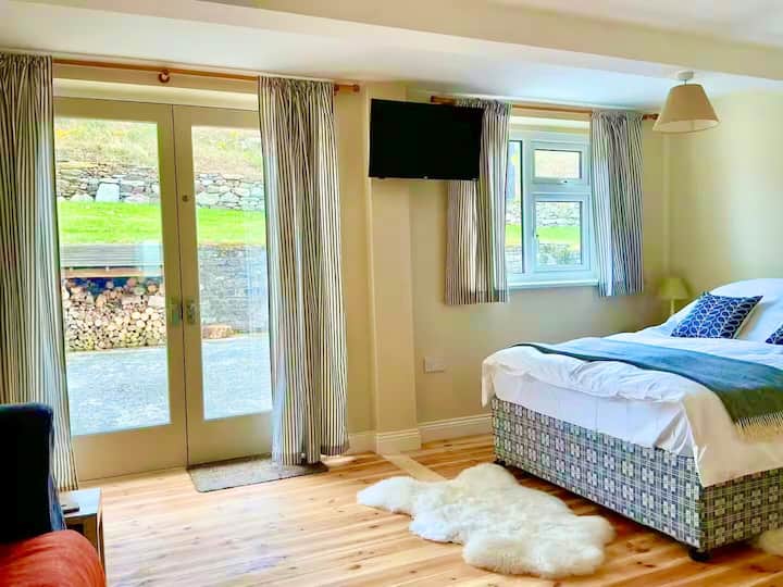 Eire28: Remote, Superb Sea Views - Skibbereen