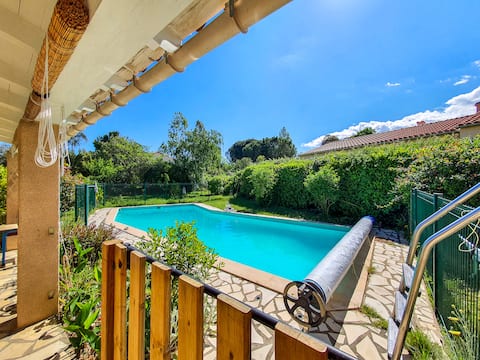Large house with pool & mountain views