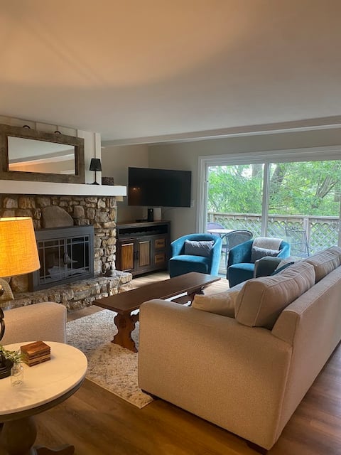 Successful Airbnb property: Walk to Ski/Golf Hike, Fish, Bike Spacious/Updated in Sugar Mountain