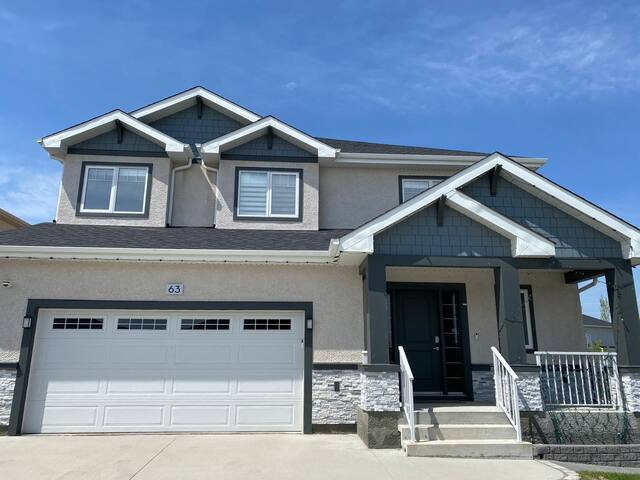 5 Bed 3Bath Spacious Grand Home gallery image 2