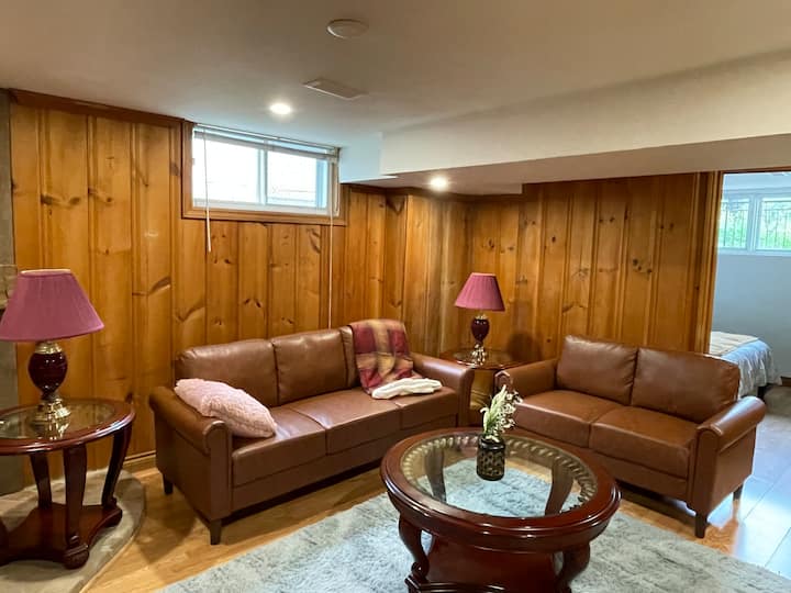 New Modern 4br Home | Prime Location | Fast Wi-fi - Vaughan