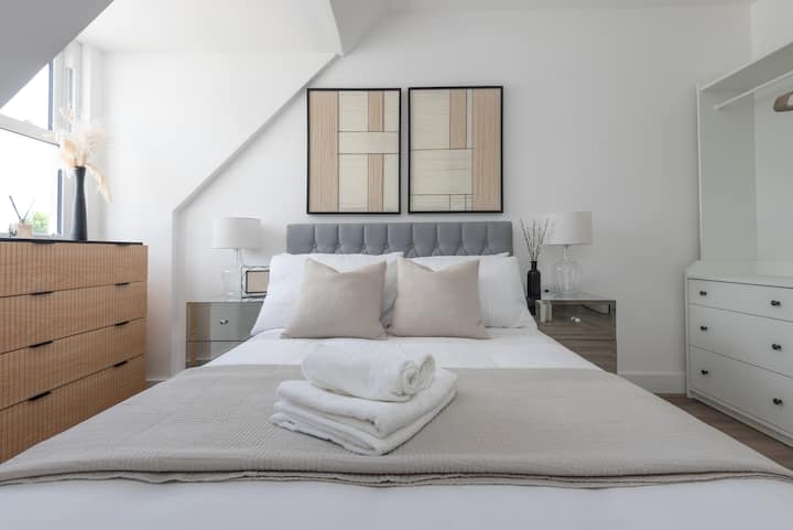 Odmorite se u ovoj čistoj i udobnoj spavaćoj sobi sa svježom posteljinom i opuštajućom atmosferom