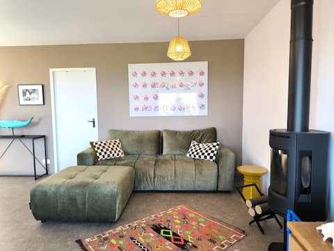 Popular Airbnb listing: La Belle Bleue - Garden - Close to beaches and forest in Saint Michel Chef Chef