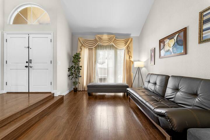 Large Modern Home in Evergreen gallery image 5