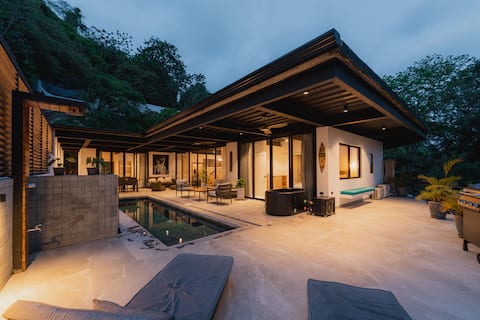 Close to the beach / concierge /pool/ cold tub