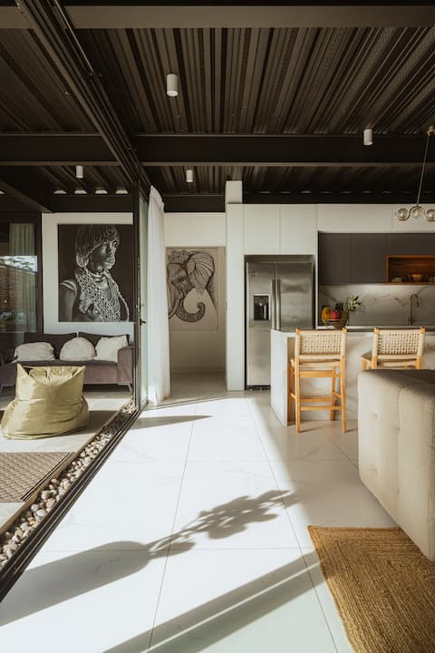 Fantastic location +Concierge+cold tub+pool